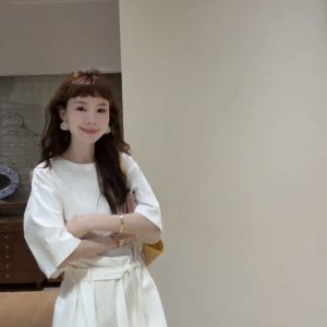 JING DIAN Women's Loose T-Shirt and Lace Embroidered Skirt Two-Piece Set
