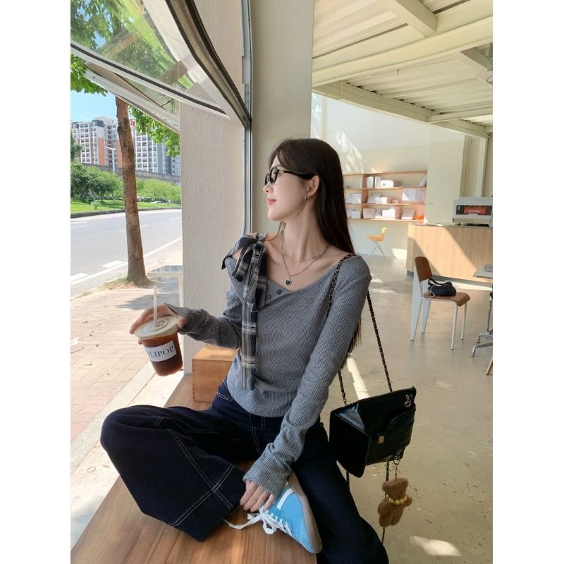 Off-Shoulder Knit Top for Women with Bow Short Sweet and Spicy Style - Image 3